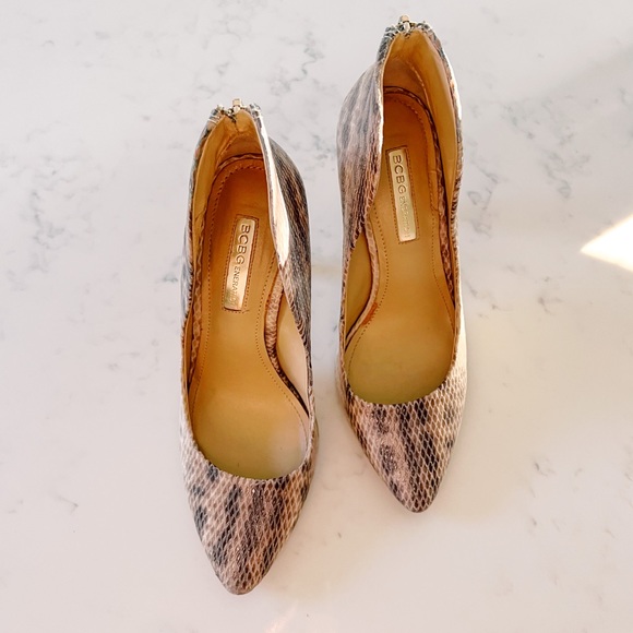 BCBG BCBGeneration Snake Zipper Back Heel Pump 6 - Picture 7 of 7